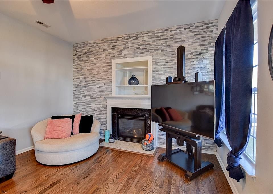 2584 Kentucky Derby Dr, Virginia Beach, VA 23456