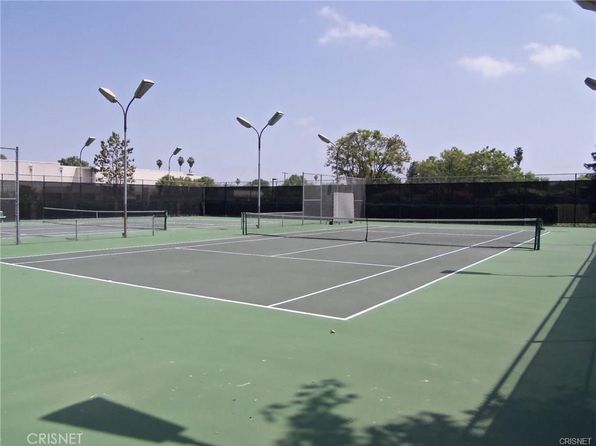 5077 Schumacher Rd, Calabasas, CA 91302