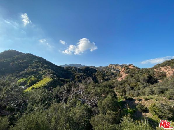 5077 Schumacher Rd, Calabasas, CA 91302