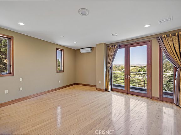 5077 Schumacher Rd, Calabasas, CA 91302