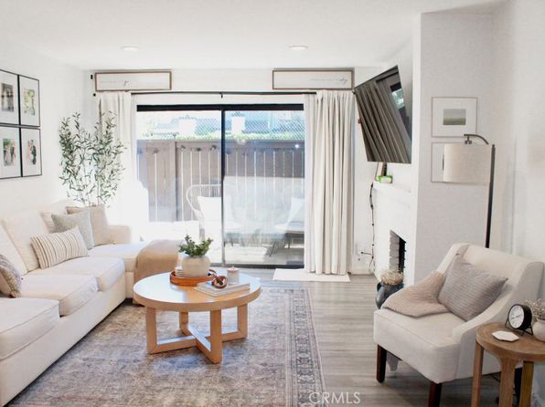 5077 Schumacher Rd, Calabasas, CA 91302