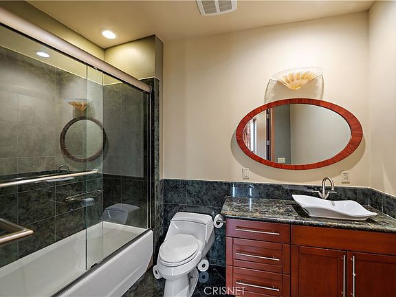 5077 Schumacher Rd, Calabasas, CA 91302