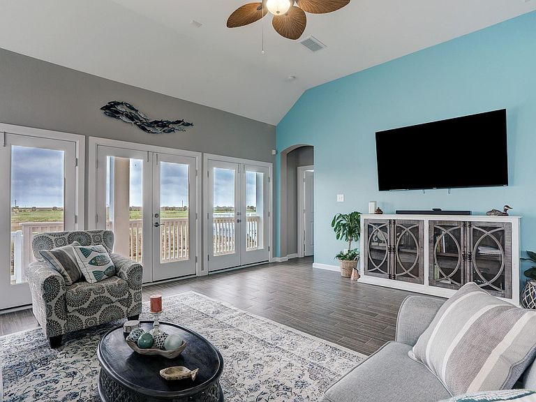 5225 Brigantine Cay Ct, Texas City, TX 77590