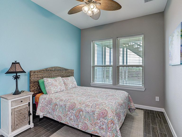 5225 Brigantine Cay Ct, Texas City, TX 77590