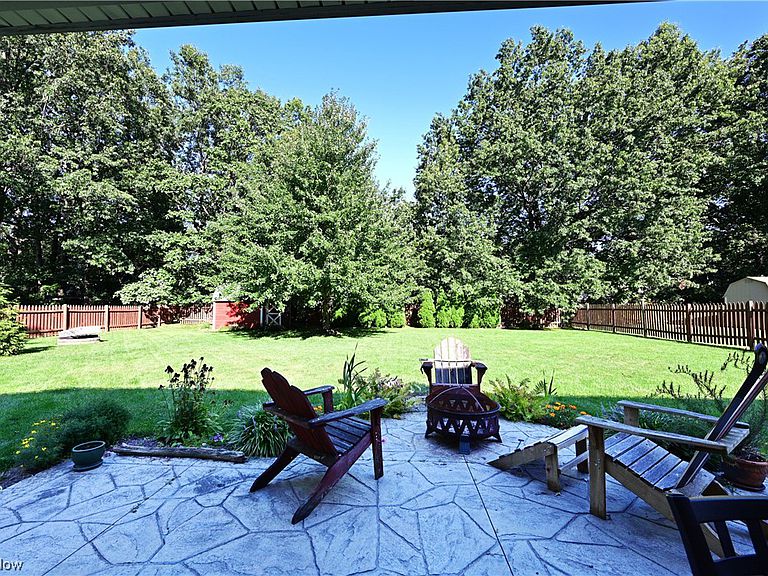 721 Wedgewood Dr, Avon Lake, OH 44012