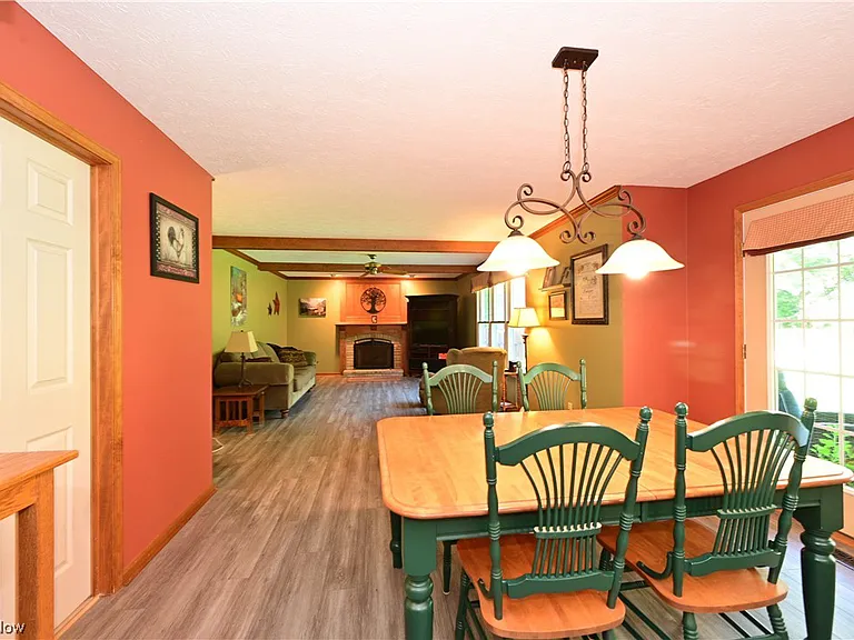 721 Wedgewood Dr, Avon Lake, OH 44012