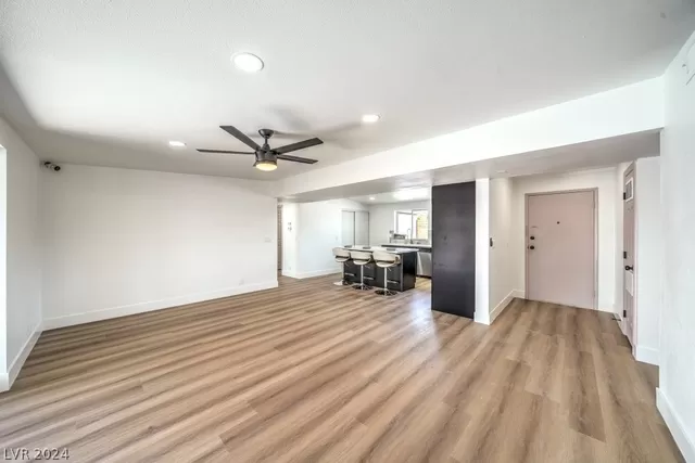 2052 Golden Arrow Dr Las Vegas, NV 89169