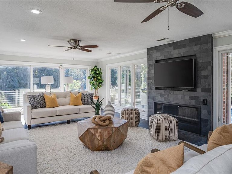 1100 Michaelwood Dr, Virginia Beach, VA 23452