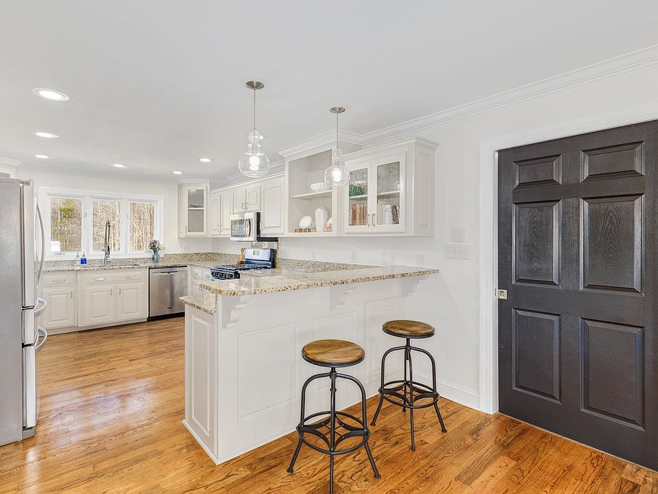 145 N Barton Rd, Taylors, SC 29687