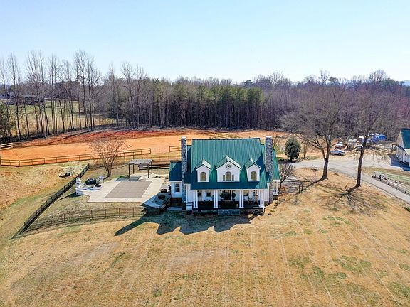 145 N Barton Rd, Taylors, SC 29687